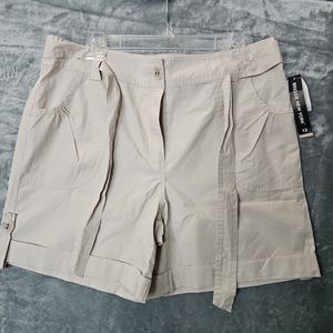 Briggs New York Women's Shorts New sz !2 Cotton Beige 5.5 in inseam